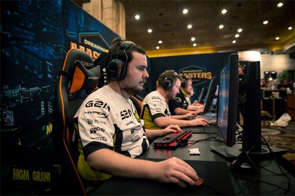 后者则以提 后者则以提